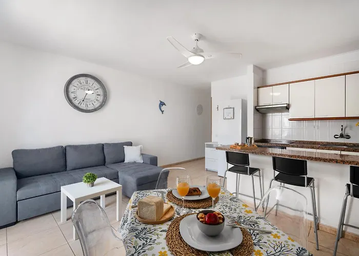 Апартаменти Sunset Lux Floritas Арона