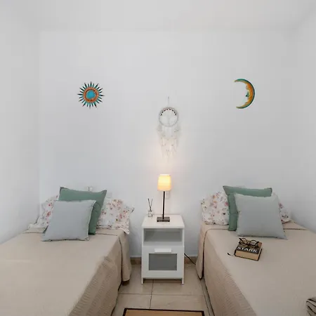 Sunset Lux Floritas 아파트 아로나