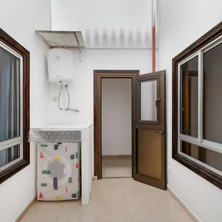 아파트 Sunset Lux Floritas 아로나